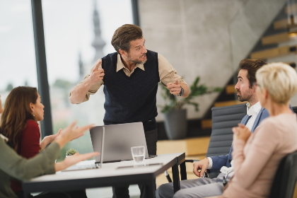 CBA常规赛焦点战新疆男篮主场迎战广东宏远在线直播